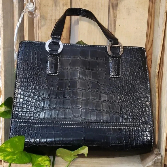 Tommy Hilfiger black leather shoulder bag - Picture 1 of 11